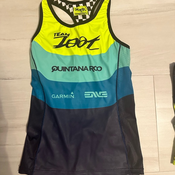 Zoot Women's racerback Top and cycling shorts - Picture 2 of 12